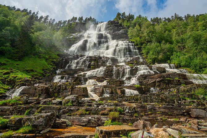 2-Day Round Trip from Bergen: THE GRAND SOGNEFJORD – fjords, waterfalls, glacier - Flåm and Flåmsbana: rail tickets that turn scenery into a show