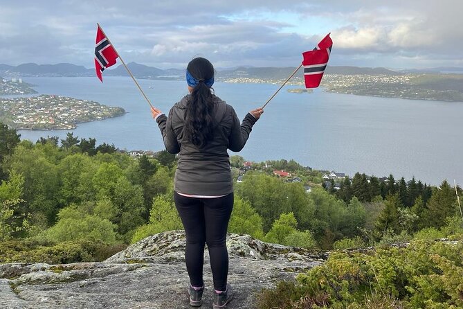 3-Hour Private Norwegian Hiking Experience with Local Guide - Morviklien and the family home snack stop