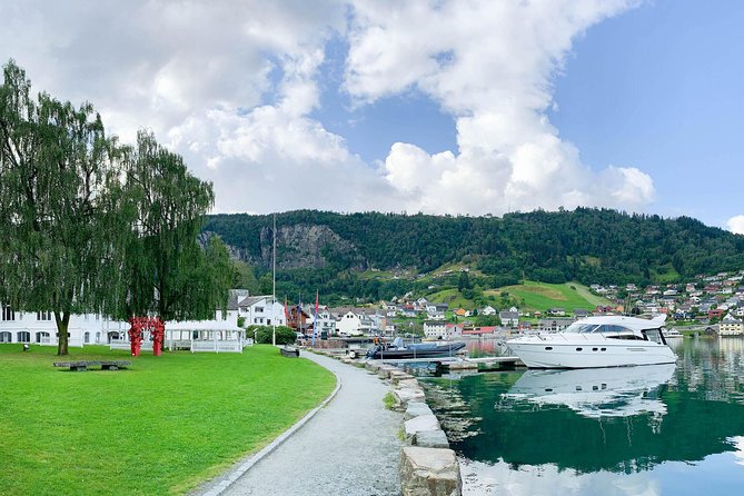 4 Day Bergen - Hardangerfjord private fjord-cruise - Starting in Bergen, meeting points, and what “private” means day to day
