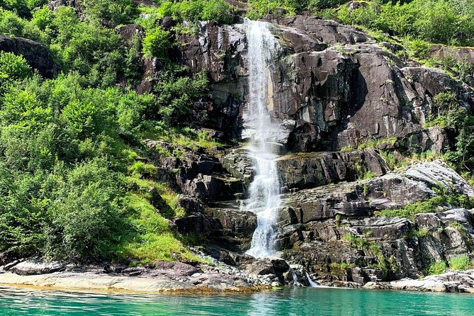 4 Day Bergen - Hardangerfjord private fjord-cruise - Day 3: Steinsdalsfossen behind-the-waterfall walk and the fjord run to Eidfjord