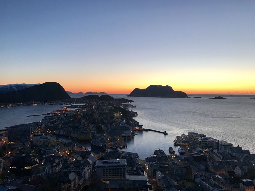 Ålesund: Ålesund and Surrounding Islands Audio Guide Tour - Aksla viewpoint payoff: steep views, Fjellstua break, and tour ending options
