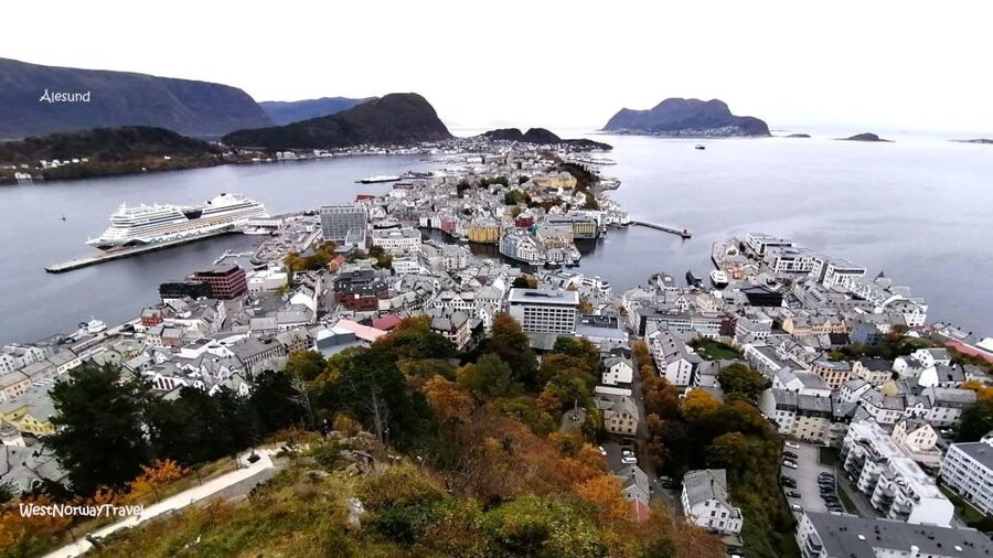 Ålesund: Giske and Godøy Islands Guided Sightseeing Tour - Key tour takeaways