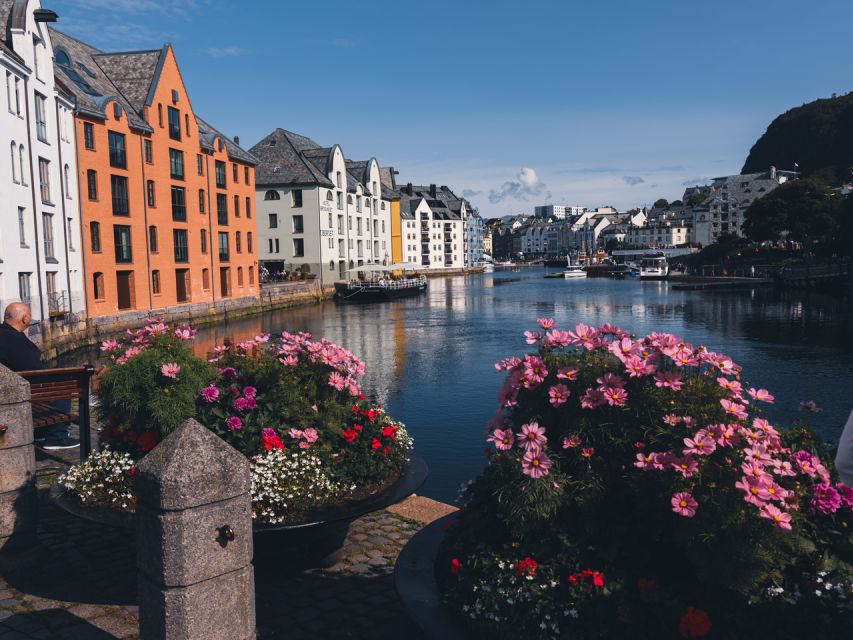 Ålesund: Guided Food Walking Tour - The food tastings: what you can plan to try (and what varies)