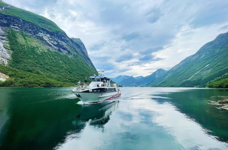 Ålesund-Trandal fjord tour with 3 hours stop at Trandal - Christan Gaard Bygdetun: lunch with a view you can’t fake