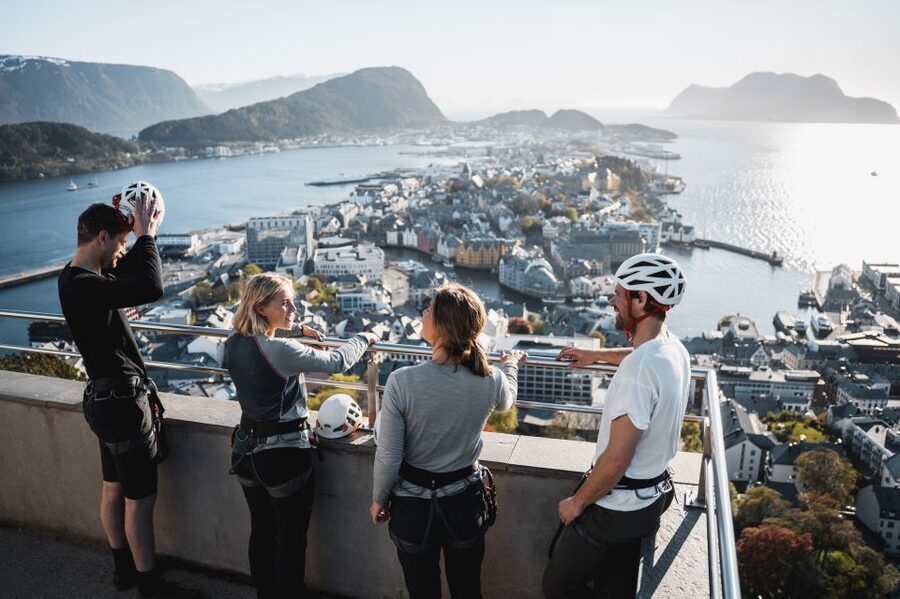 Ålesund: Via Ferrata tour - Finding the meeting point in Ålesund’s city park