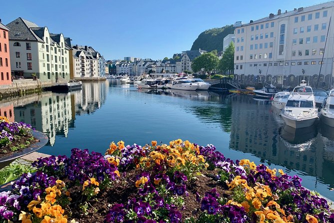 All Alesund Highlights in one tour - Tueneset and Hessabana: art nouveau docks and bonfire lore