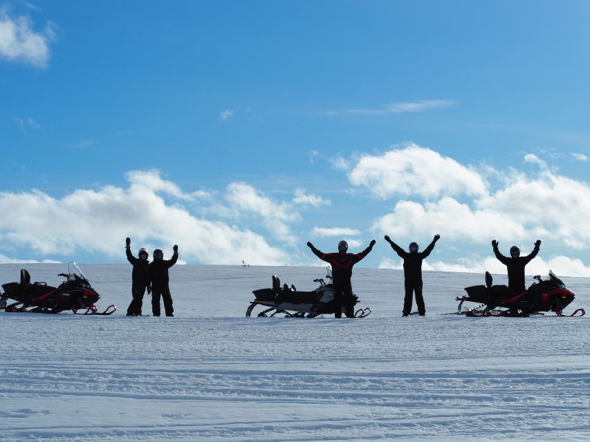 Alta: Guided Snowmobile Safari on Finnmarksvidda With Snacks - Single driver vs shared snowmobile: choose based on how you want to ride
