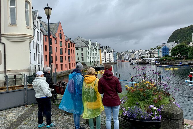 Amazing city walk in Ålesund - Stop 4: Kongengsgate, finishing in a place you can keep using