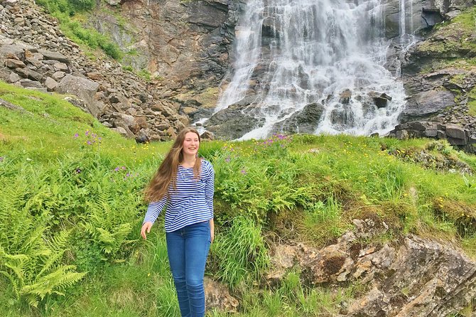 AMAZING HARDANGER FJORD: Private guided round trip from Bergen, 10 hours - Fossen Bratte: 79 Meters of Roar and a Walk to the Base