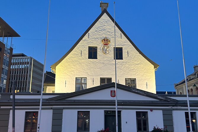 Audio Walking Tour in Bergen Famous Ghosts Location - Start at Henrik Ibsen-Statue, Then Finish by Håkonshallen