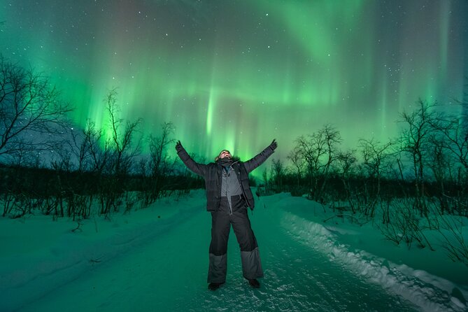 Aurora Hunt with the campfire and professional photographer - Thermal suit comfort and what the tour does to prevent cold failure