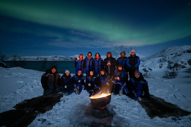 Auroras Hunt - Tour in Spanish, Northern Lights Chase in Spanish - The 6:30 pm start, meeting point, and warm minibus logistics
