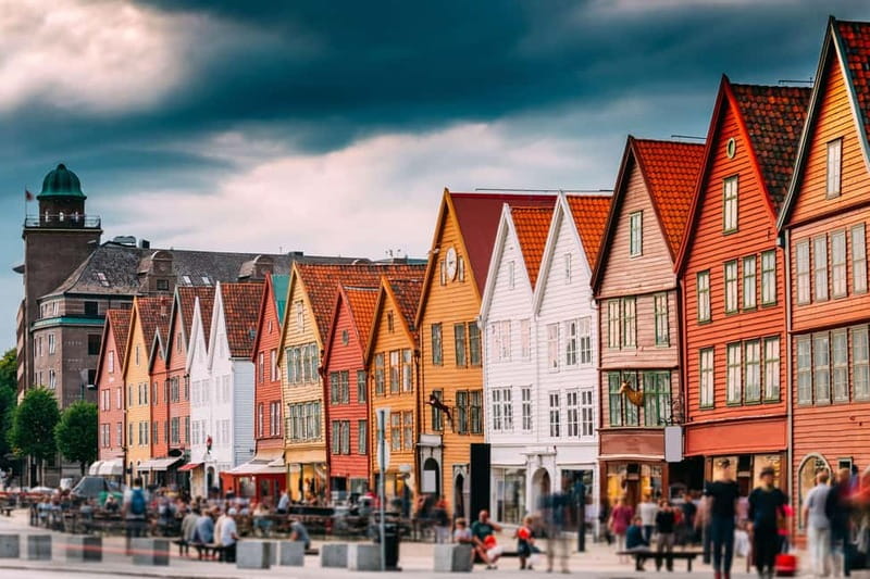 Bergen: Authentic Morning Walking Tour - What you’ll do in the first stretch: get your bearings fast