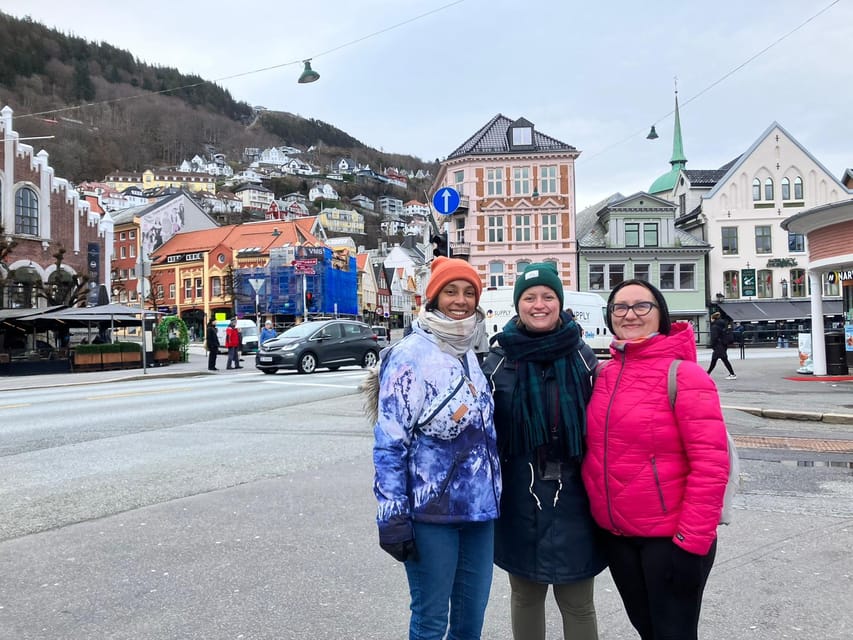Bergen: Authentic Morning Walking Tour - Language, ticket line notes, and small practical perks