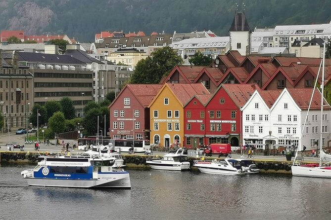 Bergen City Cruise - A 1-hour Bergen harbor cruise that helps you plan the rest of your trip