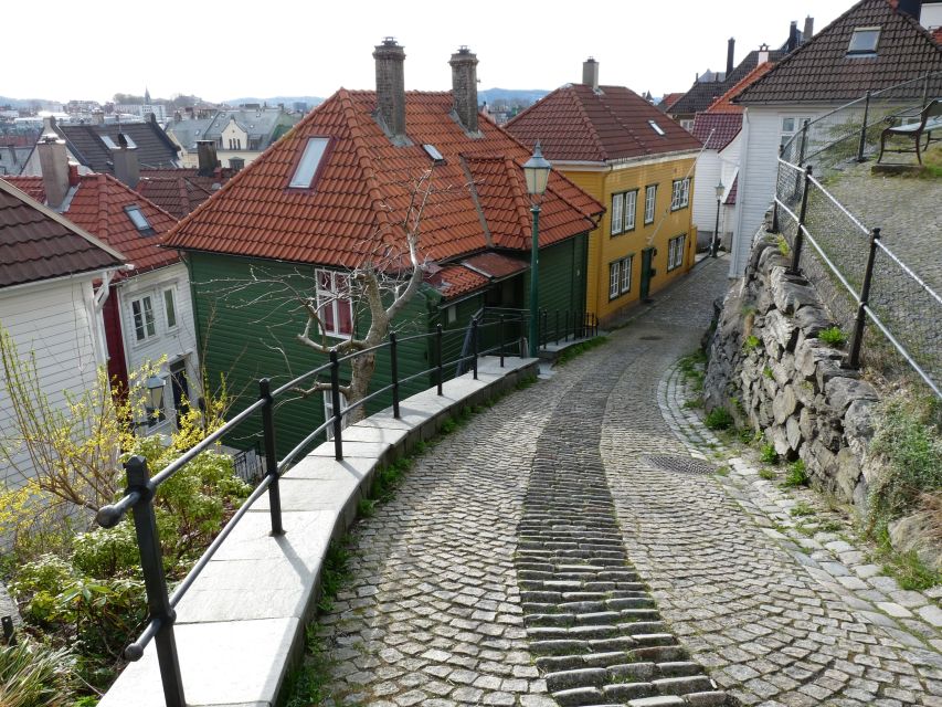 Bergen: City Tour on Foot - The harbor mood at Vågen, fish market sights, and sailor stories