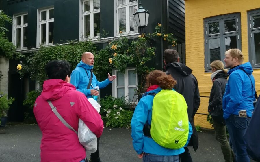 Bergen: City Tour on Foot - Starting at Bergen Tourist Information, then getting your bearings fast