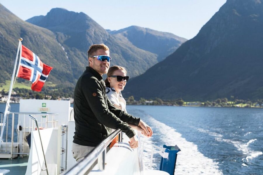 Bergen: Cruise to beautiful Rosendal by the Hardangerfjord - Bergen to Rosendal: a Hardangerfjord cruise built for views