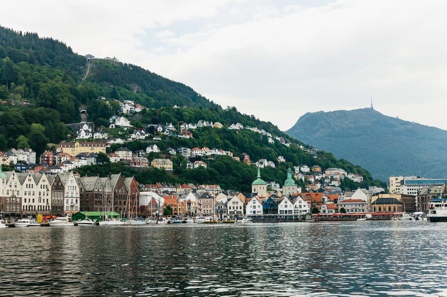 Bergen: Guided Minibus Tour with Photo Stops - Why a minibus tour works so well in Bergen