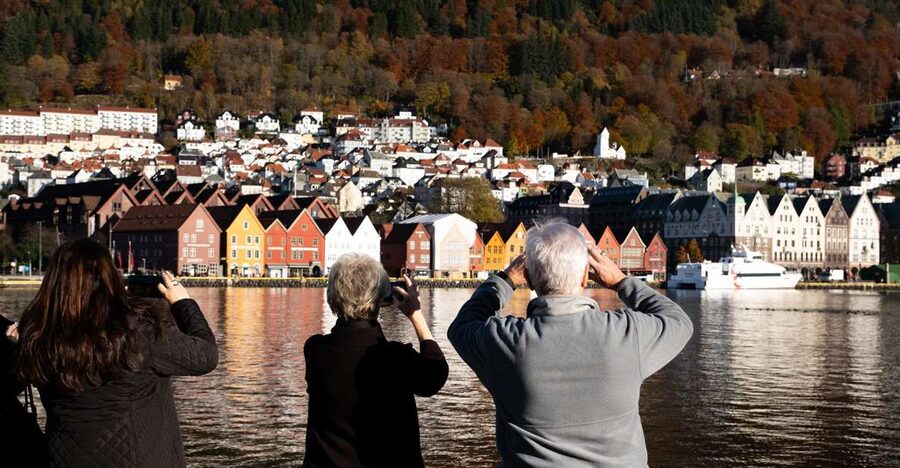 Bergen: Guided Minibus Tour with Photo Stops - Price and value: what $83 buys you in Bergen time