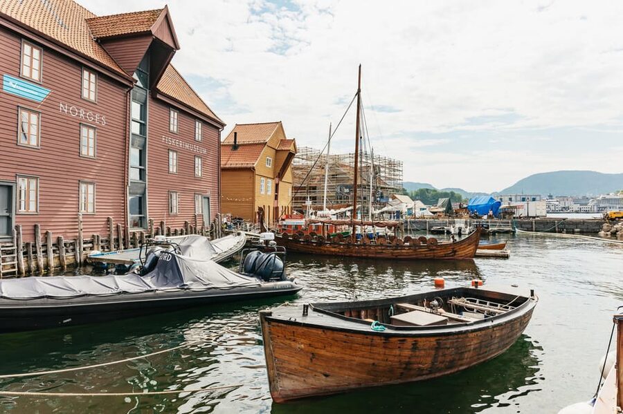 Bergen: Guided Minibus Tour with Photo Stops - The 2-hour flow: drive, photo stops, and a short Bryggen walk