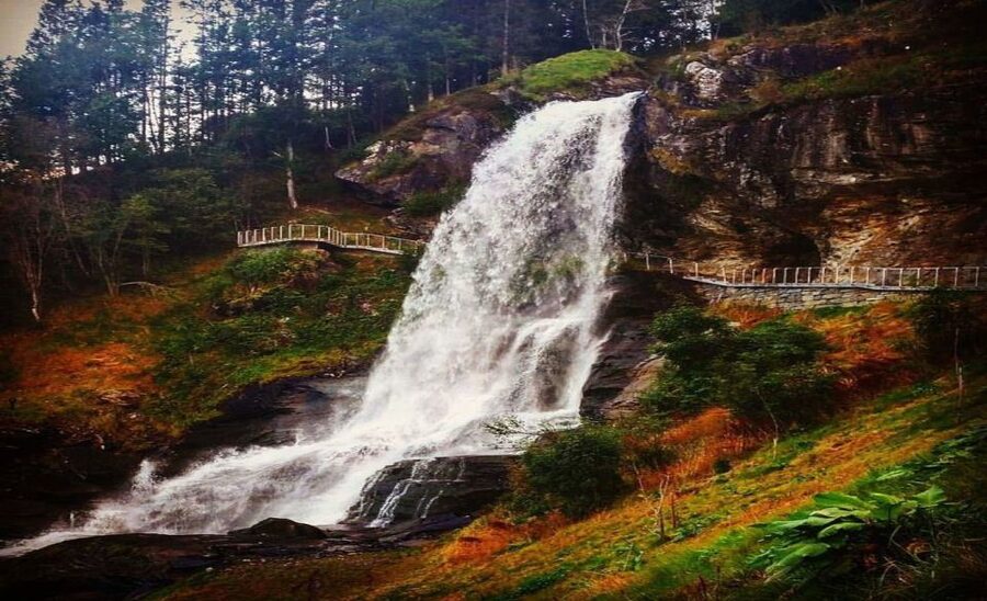 Bergen: Hardangerfjord, Voss Gondola & 3 Great Waterfalls - Three waterfalls on one smart loop: Skjervsfossen, Vøringsfossen, Steinsdalsfossen