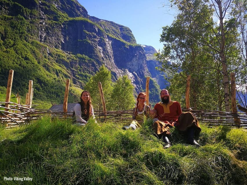 Bergen: Nærøyfjord Cruise and Flåm Railway Ride to Oslo - Flåm on your way to the rail: wandering time in a tight valley