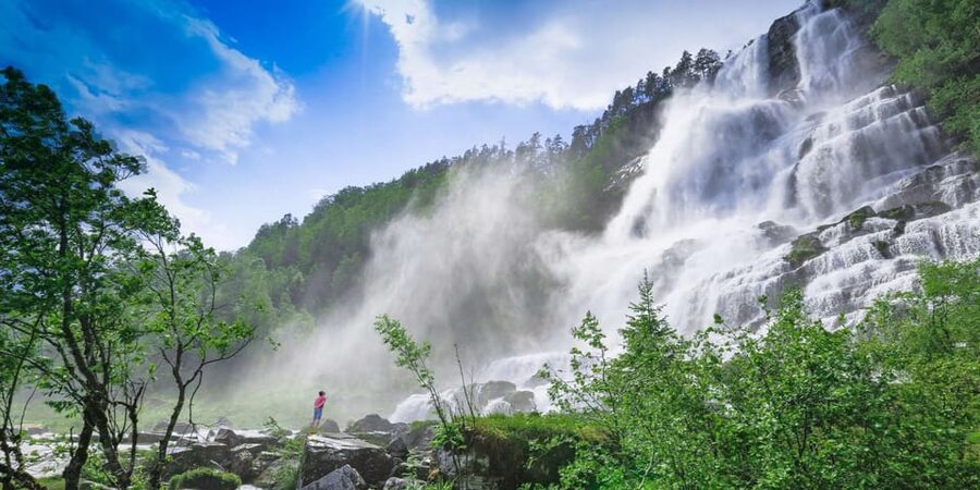 Bergen: Nærøyfjorden, Flåm, and Stegastein Guided Bus Tour - Tvindefossen: 30 minutes with a 110-meter waterfall