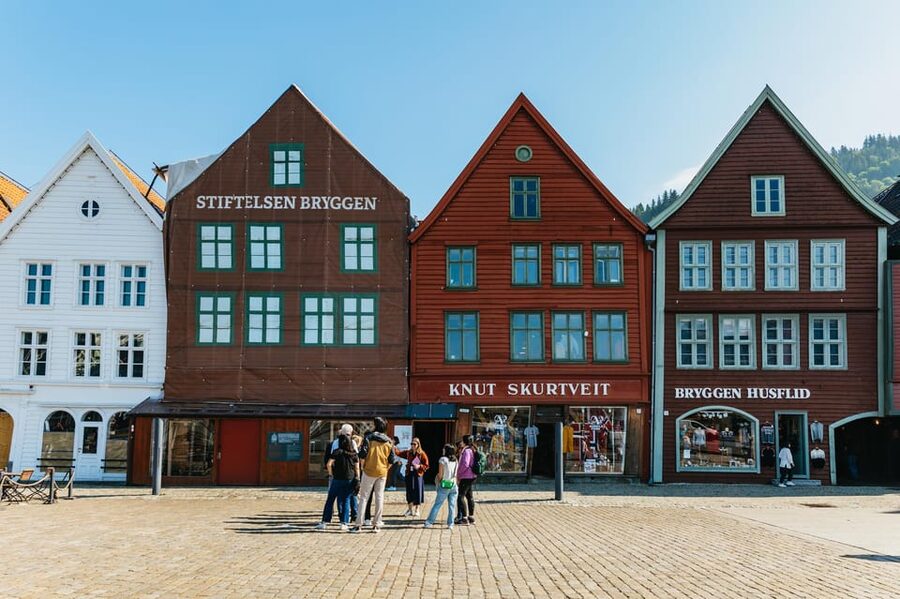 Bergen: Past & Present Small Group Guided Walking Tour - Should you book this Past and Present tour in Bergen?