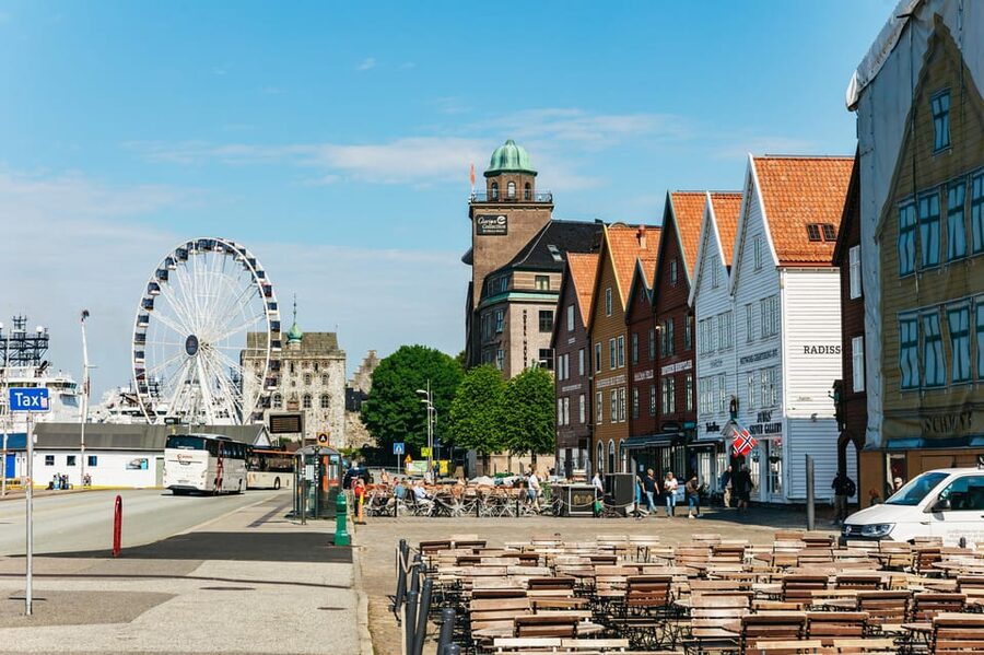 Bergen: Past & Present Small Group Guided Walking Tour - Starting at Bergenhus Fortress: the story of Norway told from the stones