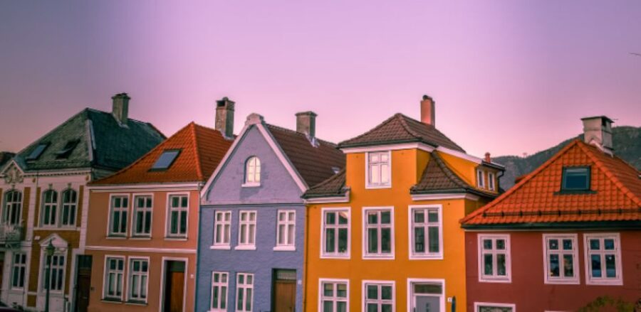 Bergen: Private Guided City Sightseeing Tour - Luxury transport makes the 3-hour clock feel generous
