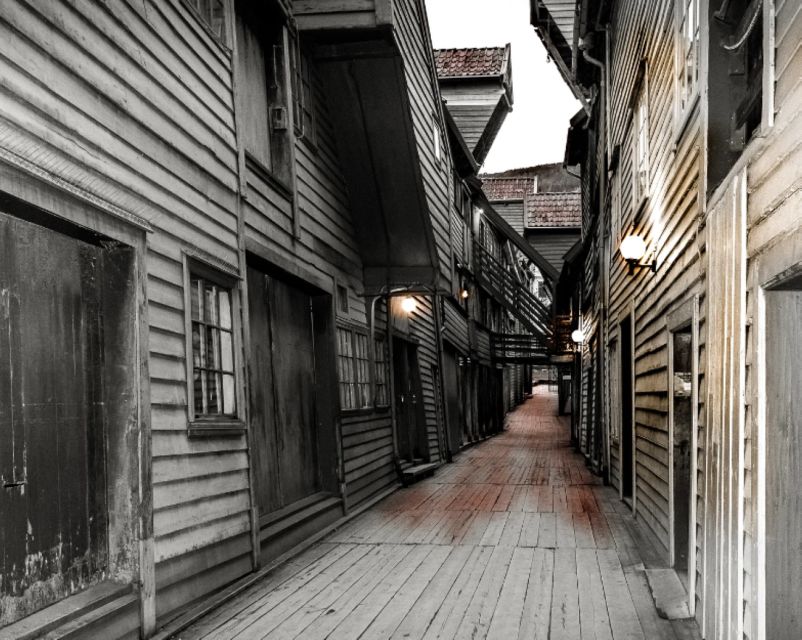 Bergen: Private Guided City Sightseeing Tour - Bryggen on foot: UNESCO views without the rush