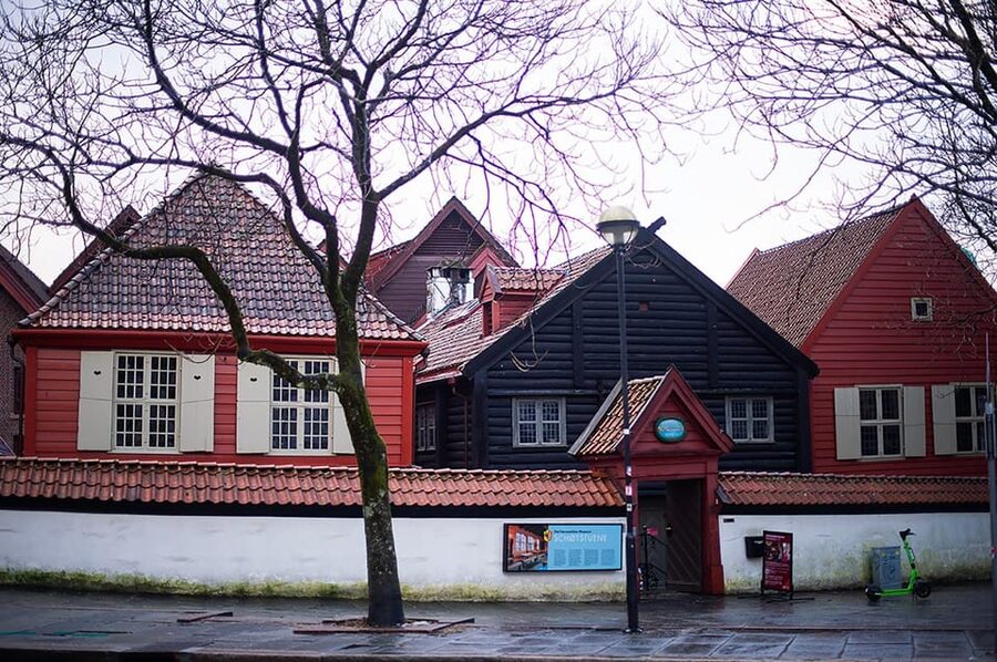 Bergen: Private tour in your own language - St Mary’s Church and the National Scene, Mostly From the Outside