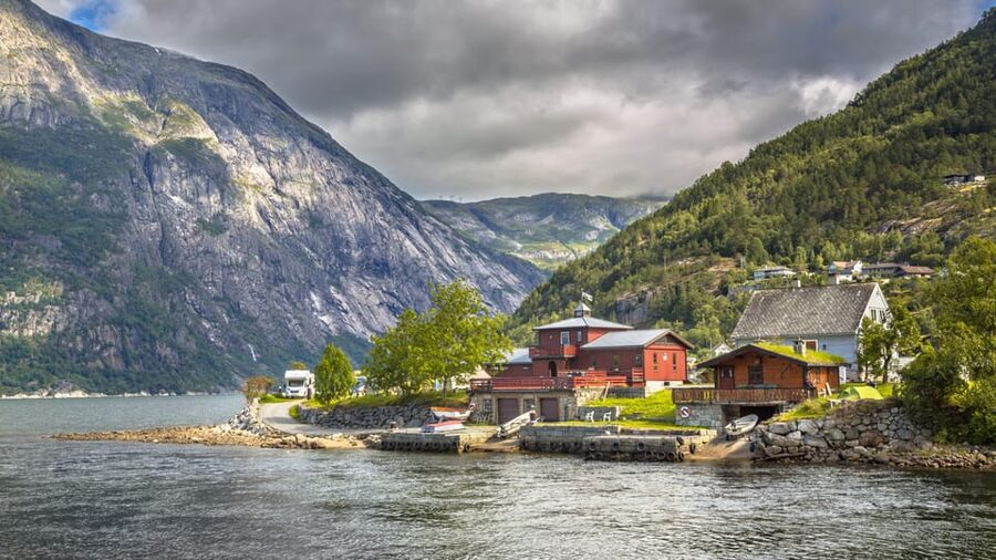 Bergen: Private Waterfalls and Wonders of Fjord Norway - Steinsdalsfossen and Fossen bratte: walking makes the difference