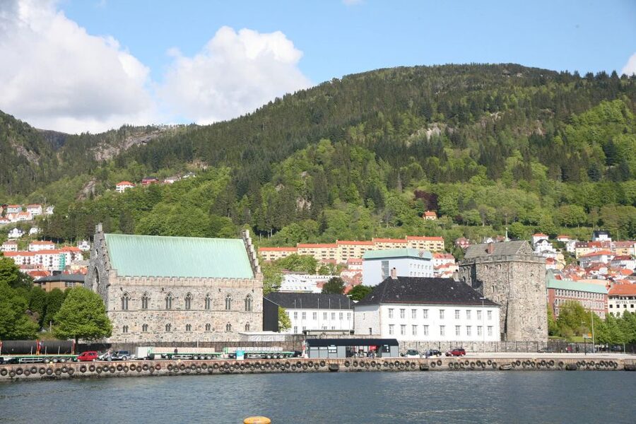 Bergen: Sightseeing Cruise of Bergen's Historic Landmarks - Bergenhus Fortress From the Harbor: Medieval Power You Can See