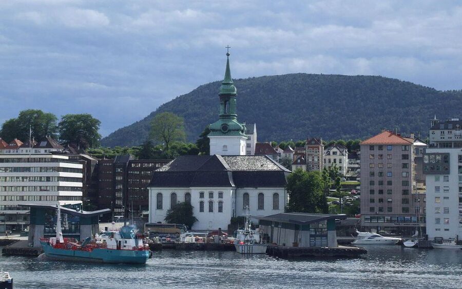 Bergen: Sightseeing Cruise of Bergen's Historic Landmarks - Nordnes Sjøbad and the Return to the Fish Market