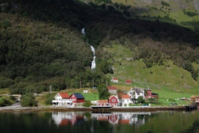 Bergen to Flam "The King of Fjords" One-Way or Round-Trip Cruise Ticket - Arriving in Flåm: free time that works with how you travel