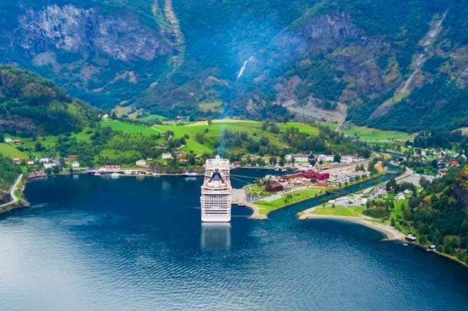 Bergen to Flam "The King of Fjords" One-Way or Round-Trip Cruise Ticket - One-way vs round-trip: how your choice changes the whole day