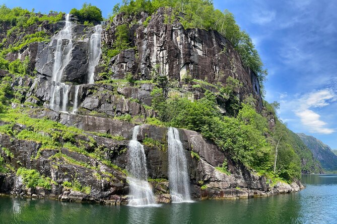 Bergen to Hardangerfjord VIP car + private yacht Fjord cruise - A VIP car day that actually feels like your own