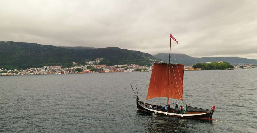 Bergen: Viking Ship Sailing Experience and Sightseeing Trip - Dreggekaien boarding basics, ladders, seating, and what to wear