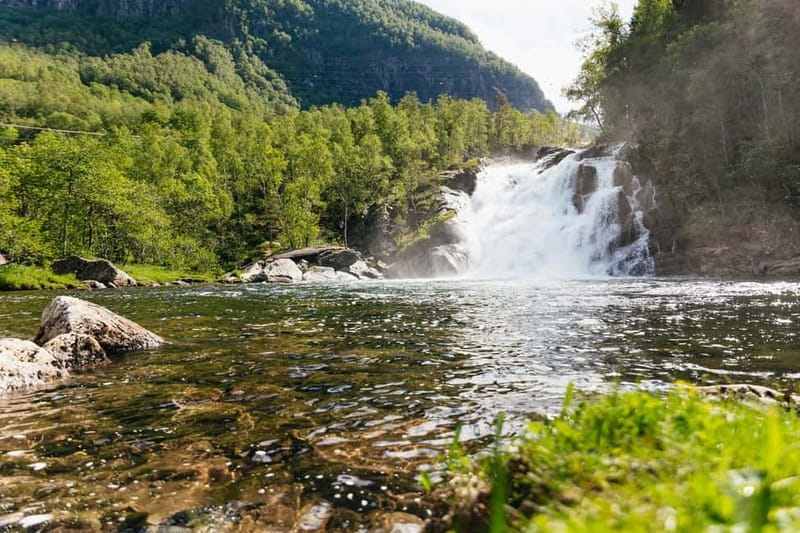 Bergen: Waterfalls of Hardangerfjord Shore Excursion - Norheimsund: the break that turns the day from scenery tour into real time
