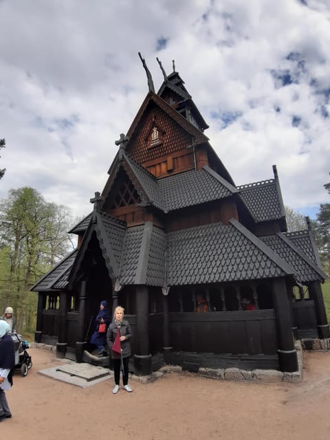 Best of Oslo: Walking Tour with a local guide - City Hall to the Royal Palace: symbols you can actually place