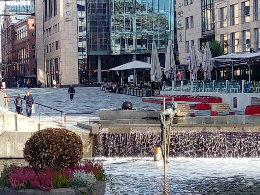 Best of Oslo: Walking Tour with a local guide - The Opera House and Munch Museum: art and attention in one walk