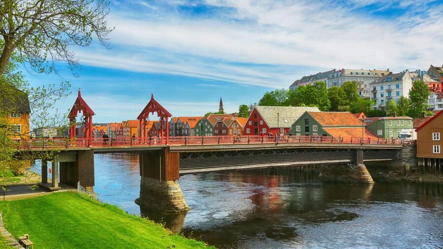 Best of Trondheim: Private Walking Tour with a Local - Entering Trondheim through Nidaros Cathedral’s front door