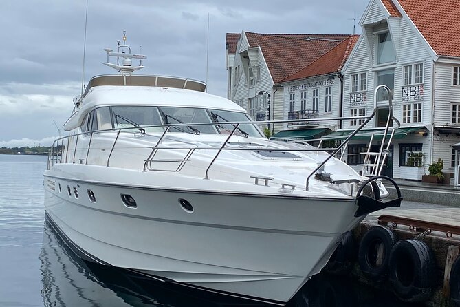 Boat Cruise to Lysefjorden and The Pulpit Rock, Fixed tour price - On the water: Lysefjord scenery and the Fantahåla grotto connection