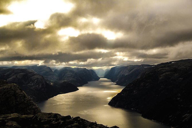 Boat Cruise to Lysefjorden and The Pulpit Rock, Fixed tour price - What to bring for the boat ride and cliff views
