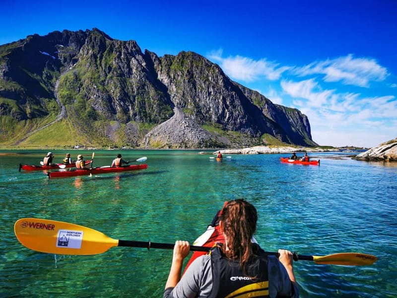Bøstad: Kayaking Tour in Lofoten with Snacks - Paddling through shallow turquoise water and small islands