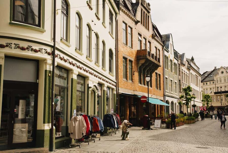 City walk in Ålesund: Art Nouveau, sea views, and insider tips - Kongens gate and the Post-1904 Art Nouveau Rebuild You Can See