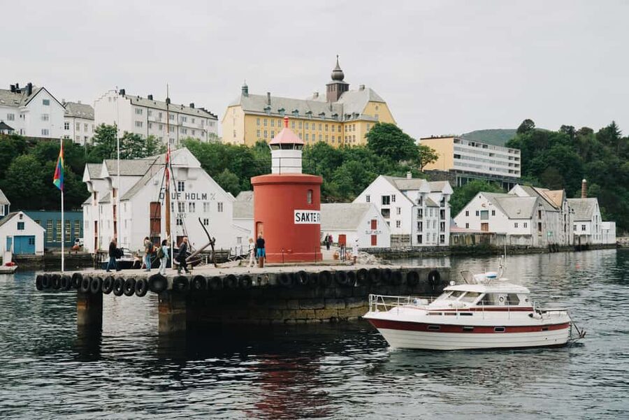 City walk in Ålesund: Art Nouveau, sea views, and insider tips - Grimmerhaugen Finish and the View-First Mindset