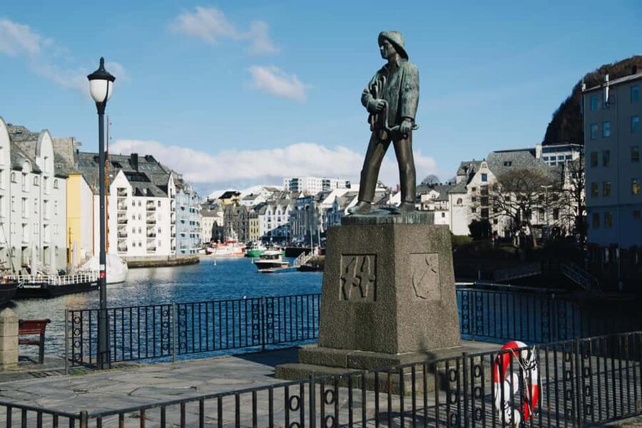 City walk in Ålesund: Art Nouveau, sea views, and insider tips - Price and Value: What You’re Really Paying For